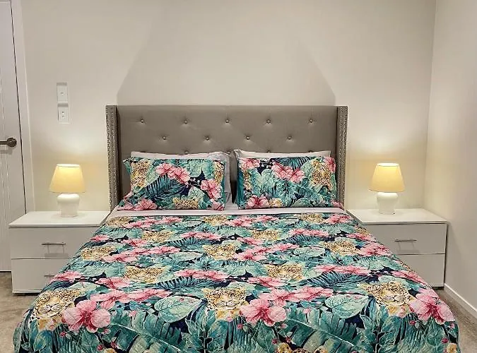 Flat Bush Private Ensuite - 3 Nights Special
